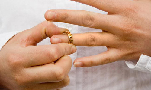 Chong quyet chia tay vi nhan tinh roi van nai xin tai hon