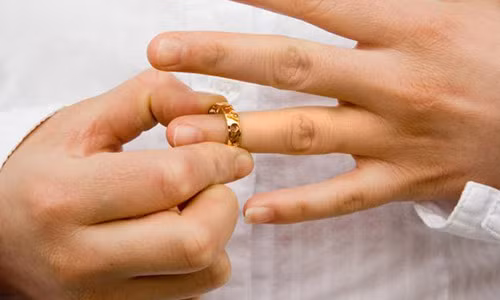 Chong quyet chia tay vi nhan tinh roi van nai xin tai hon