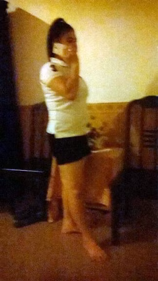 Nhân viên “năn nỉ” khách làm tình.