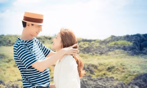 Với tài năng ăn nói dễ nghe của mình, tuổi Tý cũng dễ dàng nhận được cảm tình từ đối phương (Ảnh minh họa)