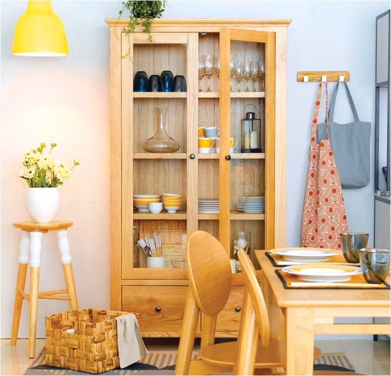 4. Phong cách đồng quê Đừng nhầm lẫn xu hướng này với phong cách cổ xưa. Vẻ đẹp của ngôi nhà đồng quê nằm ở sự mộc mạc, bình dị. Bạn không cần tiêu tốn quá nhiều cho việc mua sắm đồ đạc vì có thể tận dụng những món đồ cũ hay tìm mua đồ thủ công trong các phiên chợ. Hình ảnh thường thấy của phong cách này là những bình hoa đồng nội hay chiếc ghế mây, giỏ mây…