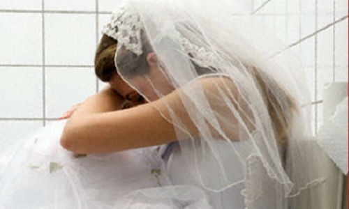 Hình xăm của chị L khiến chồng chị như chết lặng.