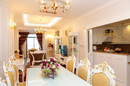 2. Thụy Vân Á hậu Việt Nam 2008 - Thụy Vân cùng chồng đang sống trong một căn hộ có vị trí đẹp ở Hà Nội. Căn nhà rộng 160m2 được thiết kế theo phong cách phương Tây hiện đại. Toàn bộ thiết kế và nội thất trong nhà đều do chính vợ chồng Thụy Vân lên ý tưởng.