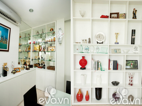 Cạnh phòng khách là căn phòng chứa những đồ lưu niệm của vợ chồng Thu Hương.