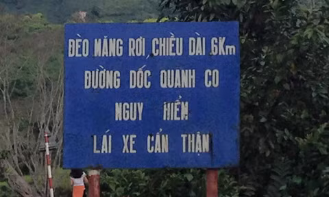 Đèo Măng Rơi là địa phận giáp ranh giữa 2 huyện Đắk Tô và Tu Mơ Rông của tỉnh Kon Tum.