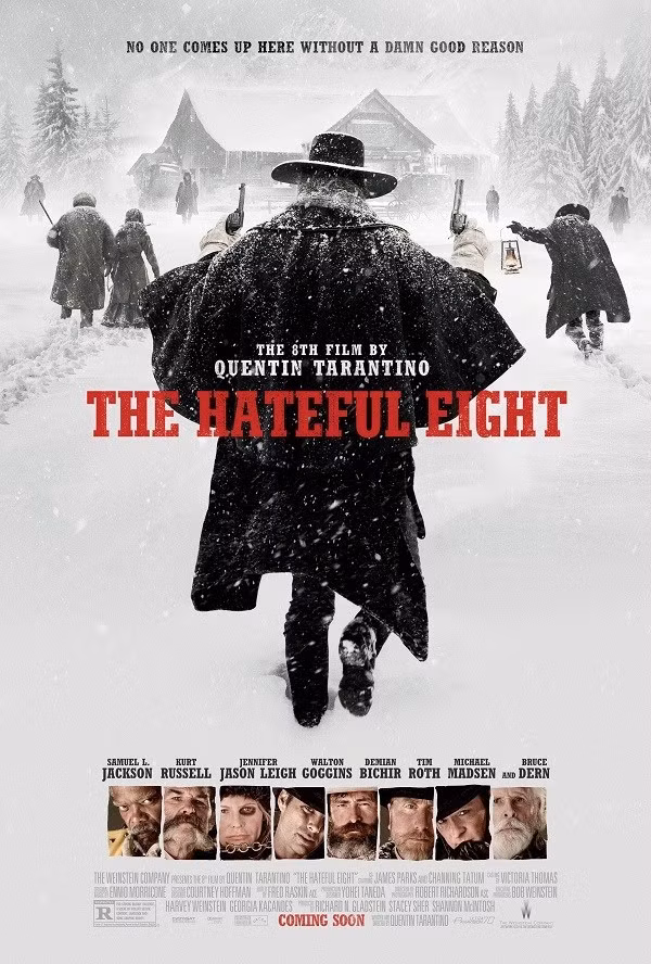 10. The Hateful Eight Doanh thu dự đoán 500 triệu USD. Tuy còn chưa ra mắt, nhưng siêu phẩm hành động lấy bối cảnh thời cao bồi mới của “Vua bạo lực” Quentin Tarantino đã được nhiều nhà phê bình đánh giá cao. Tờ IGN cho bộ phim này số điểm 9,5 và gọi đây là một trong những bộ phim hay nhất năm 2015. Lấy bối cảnh 12 năm sau cuộc nội chiến tại Mỹ, một cơn bão tuyết quét qua vùng đất Wyoming khiến 8 kẻ lạ mặt cùng nhau trú ẩn trong một quán bar. Trong đó, mỗi con người lại có những số phận và hoàn cảnh đặc biệt và không một ai muốn lộ thân phận của mình. Chắc chắn một cuộc đấu đầy mùi thuốc súng và đẫm máu sẽ diễn ra.