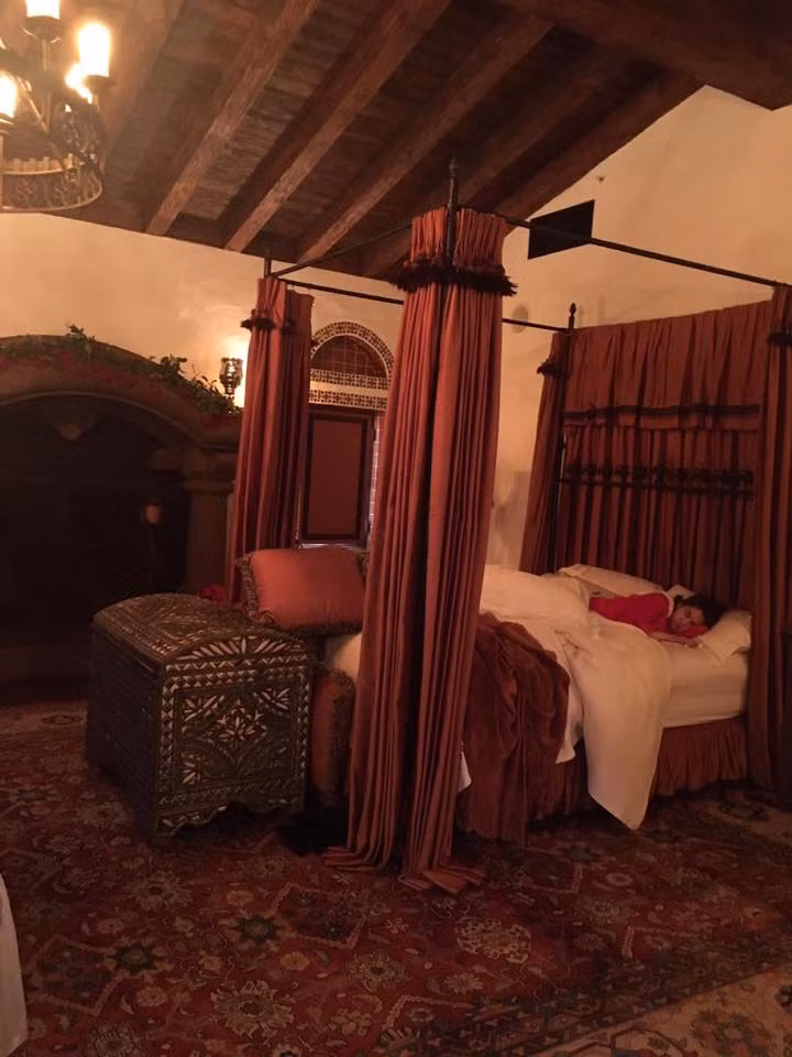 Ngọc Trinh sống trong căn hộ sang trọng của bạn trai tin đồn.