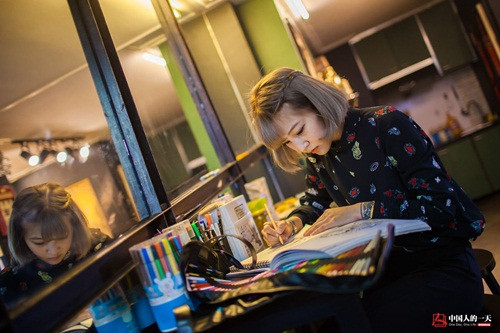 Cô cảm thấy không thoải mái khi phải mời mọc mọi người mua thuốc bằng những lời lẽ không thành thật. Từ nhỏ Tuyên Tử đã thích vẽ, khi ở Thượng Hải cô đã có thời gian nghiên cứu thiết kế đồ họa, sau này có ích không nhỏ cho việc thiết kế hình xăm.