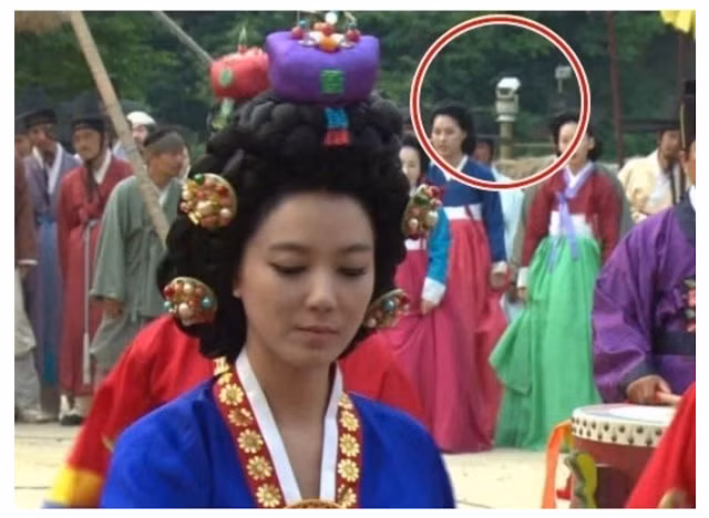 Đèn chiếu sáng vì cớ sao cũng muốn được lên ti vi!