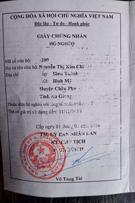 Giấy chứng nhận Hộ nghèo của bà Chi.