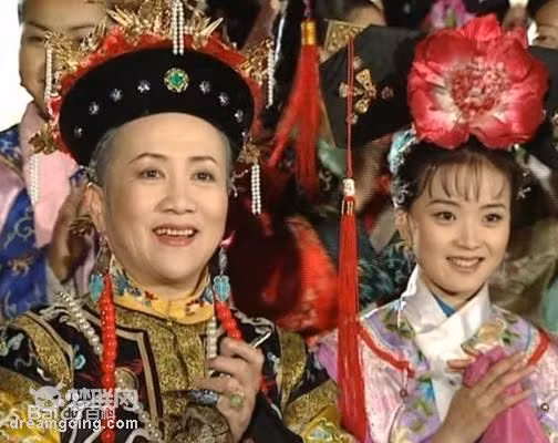 Để nhận vai diễn đầy mới mẻ trên, nữ diễn viên gạo cội Triệu Mẫn Phân được chồng và con trai hết lòng ủng hộ và động viên. Trước đó, đạo diễn phim khi quyết định chọn lựa diễn viên cho vai Lão Phật gia đã chú ý đến Triệu Mẫn Phân bởi ở bà hoàn toàn phù hợp với yêu cầu của kịch bản. Một diễn viên thỏa mãn điều kiện của nhân vật trong tầm 50 – 60 tuổi, khí chất tao nhã, thanh cao và đoan trang, tôn kính.