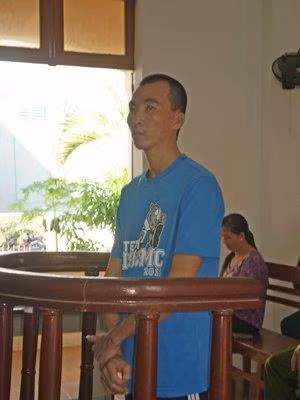 Xong vao nha hiep dam khong thanh, quay ra an trom