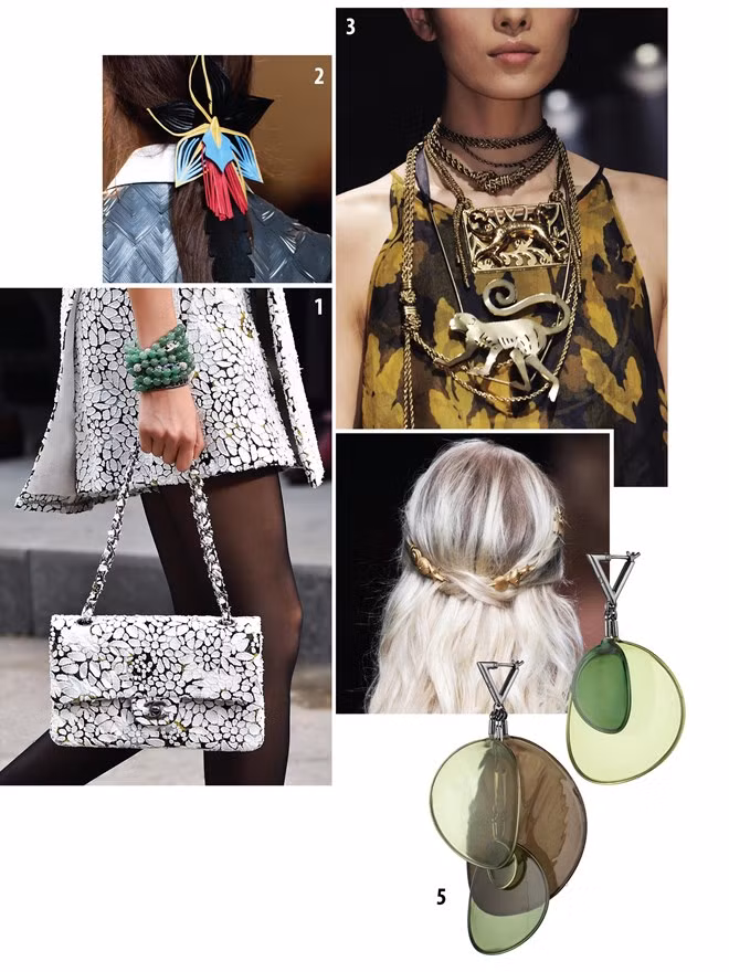 Bên cạnh những ưu điểm mà phụ kiện mang lại cho bạn thì chúng ta cũng không nên lạm dụng phụ kiện bởi chúng có thể phản tác dụng. Một fashionista chính hiệu là người biết kết hợp phụ kiện một cách chừng mực, phù hợp. Một bí quyết nhỏ cho các quý cô dịp Tết là mix những phụ kiện có thiết kế mang hơi hướm thiên nhiên hay cổ điển, kết hợp cùng gam màu rực rỡ để thêm phần tươi mới cho tổng thể trang phục.