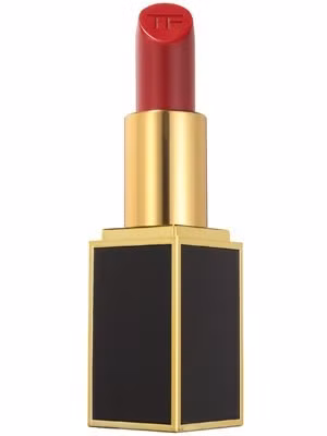 7. Tom Ford Lip Color-Cherry Lush Nói đến những thỏi son của Tom Ford là nói đến sự đẳng cấp và chất lượng vượt trội. Trong vài năm trở lại đây, việc sở hữu một cây Cherry Lush của Tom Ford dường như đã trở thành điều gì đó rất đáng làm đối với những cô gái yêu mỹ phẩm. Vẻ đẹp hoàn hảo từ thiết kế bao bì cho đến chất son êm ái của Tom Ford đã hạ gục cả những đôi môi khó tính nhất.