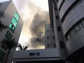 Chay kinh hoang o toa nha Toyota My Dinh, nguoi ket trong thang may