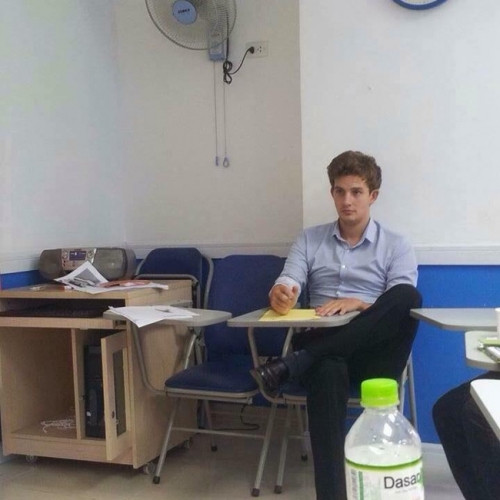 Thay giao ngoai quoc dien trai khien nu sinh Ha Noi “ban loan“-Hinh-4