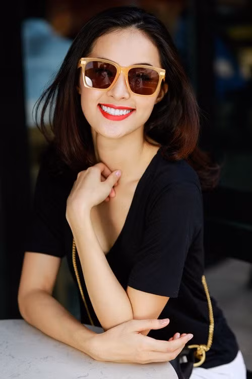 Một thiết kế kính mắt đến từ thương hiệu Gentle Monster của Hạ Vi. Giá kính mắt hiệu này sẽ dao động từ 6 triệu đồng trở lên.