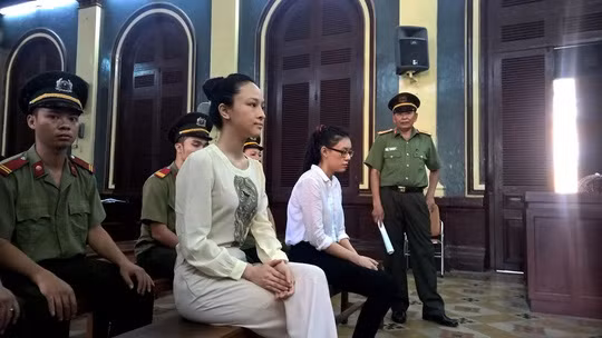 HH Phuong Nga tung “dinh” vu kien dat dai voi me de-Hinh-2