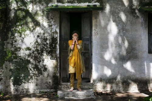 Helle Thorning-Schmidt, giám đốc điều hành của tổ chức Save the Children cho biết: "Kết hôn sớm đã mở ra một loạt các vòng tròn luẩn quẩn, các cô bé mất quyền được học tập, được phát triển, thậm chí những quyền cơ bản, đơn giản của một đứa trẻ các em cũng bị tước đi".