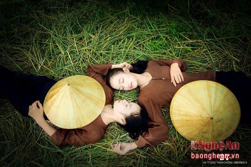 Phút nghỉ ngơi trên cánh đồng mùa gặt!