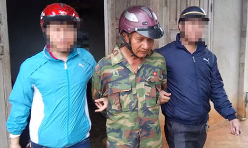 Nguoi dan ong 24 nam tron truy na trong vo boc hoan hao