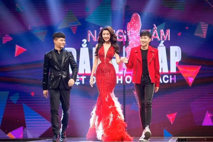 Thuý Vân từng giữ vai trò giám khảo, host của nhiều chương trình lớn trong nước.