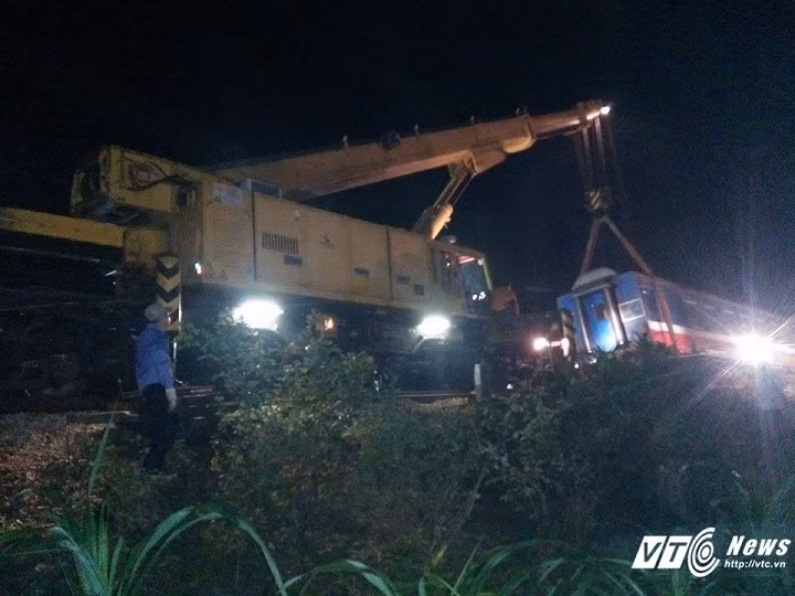 Tai nan tau hoa tham khoc o Hue: Pho tau chua kip ve gio bo-Hinh-3