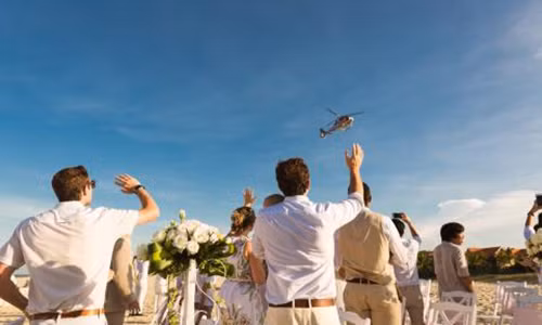 Sau chuyen sieu mau Ha Anh dam cuoi bang truc thang