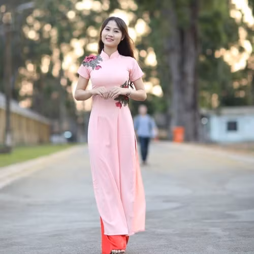 Trang hi vọng, với bức ảnh này, ở một nơi nào đó, mẹ có thể nhìn thấy và nhận ra em.