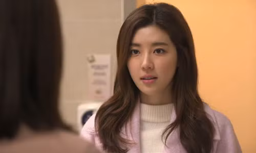 La lung: Nhan tinh chong gui lai the ngan hang cho vo