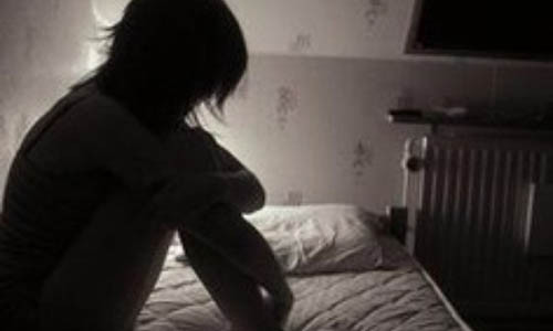 Chuyen la: Cau be 10 tuoi cuong hiep be gai hang xom