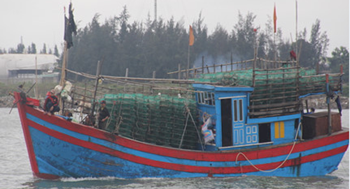 Bao so 4 Con hon 400 tau danh bat van chua vao bo