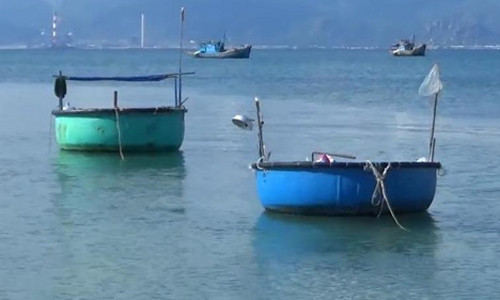 Nhiet dien Vinh Tan 1 muon do 1,5 trieu khoi bun thai...ra bien