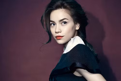 4. Hồ Ngọc Hà Hồ Ngọc Hà là một trong những diva tiếng tăm lẫy lừng của showbiz Việt. Trong vài năm trở lại đây, những scandal bủa vây lấy cô đã khiến cho cư dân mạng ngày càng muốn đào sâu vào cuộc sống riêng tư của nữ diva quyến rũ này.