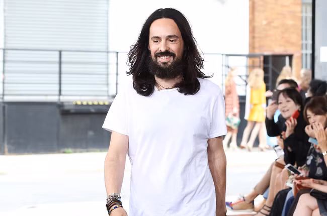 Chủ nhân của sáng tạo độc đáo này là Alessandro Michele. Ông đã tạo ra một tuyên ngôn đặc quyền cho nền công nghiệp giày dép kể từ hồi ông lên nắm quyền tại nhà mốt hàng đầu này hồi tháng 7 năm 2015.