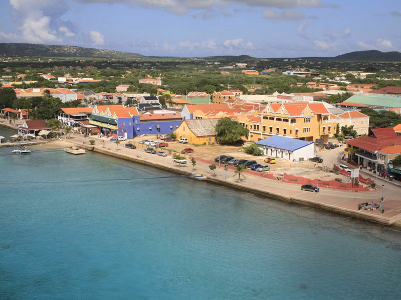 Hàng năm, hòn đảo này đón tiếp hàng triệu khách du lịch.