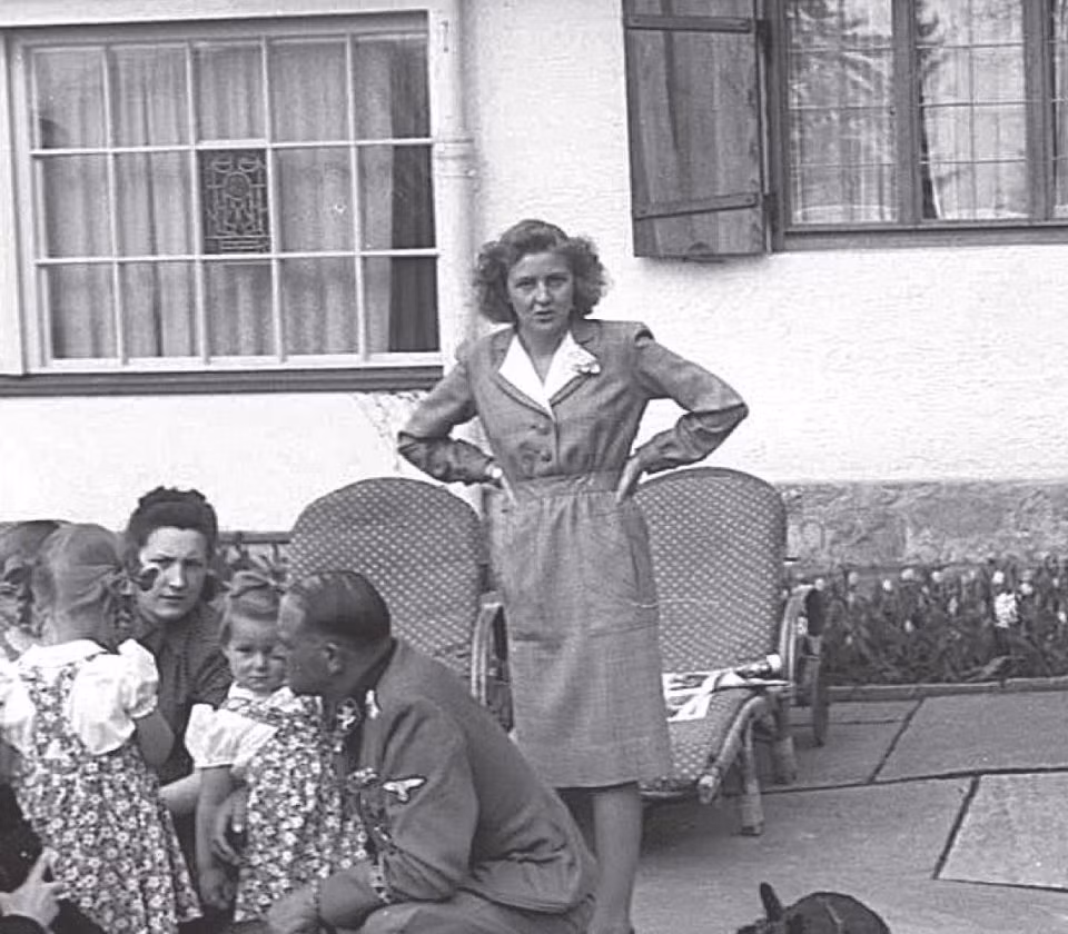 Can ve ke giay phut cuoi cung cua trum phat xit Hitler-Hinh-3