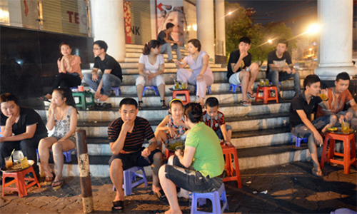 Dịch vụ trà đá đắt khách.