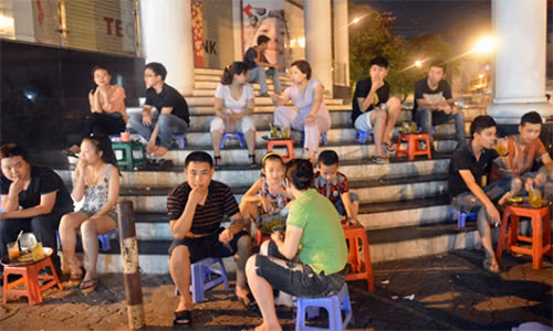 Dịch vụ trà đá đắt khách.