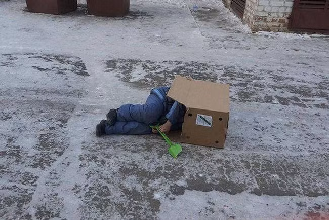 Lạnh quá, nghỉ tí cho ấm rồi làm tiếp.