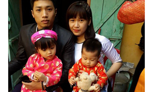 Chị Trang cùng chồng và hai thiên thần bé nhỏ.