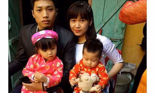 Chị Trang cùng chồng và hai thiên thần bé nhỏ.