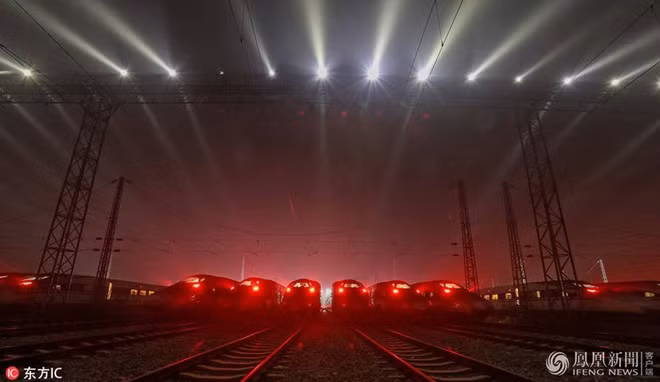 Tàu cao tốc là phương tiện được nhiều người lựa chọn với các hành trình phổ biến như Thượng Hải - Hàng Châu, Thâm Quyến - Quảng Châu, Trùng Khánh - Thành Đô và Bắc Kinh - Thạch Gia Trang.