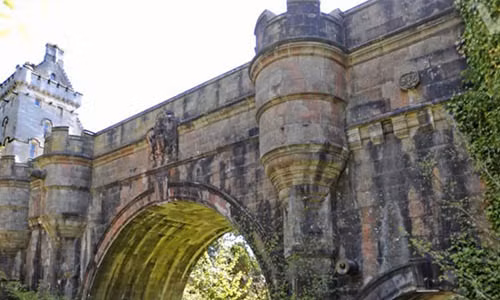 Cầu Overtoun, nơi hàng trăm con chó nhảy xuống tự tử.