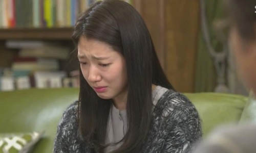 Mẹ chồng trong bữa cơm đầu tiên nửa đùa nửa thật nói rằng: "Nhà này phải bỏ ra số tiền lớn để mua người về thì liệu đường mà sống cho thỏa đáng". Ảnh minh họa.