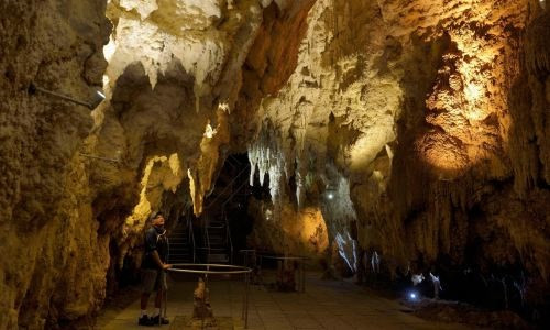 Hang đom đóm Waitomo, Đảo Bắc, New Zealand: Trần hang sáng lấp lánh như những miếng dán tường phản quang trong phòng của một em bé, những con đom đóm trong hang các hang động ở Waitomo được phát hiện hơn 120 năm trước và là một phong cảnh cực kỳ ngoạn mục.
