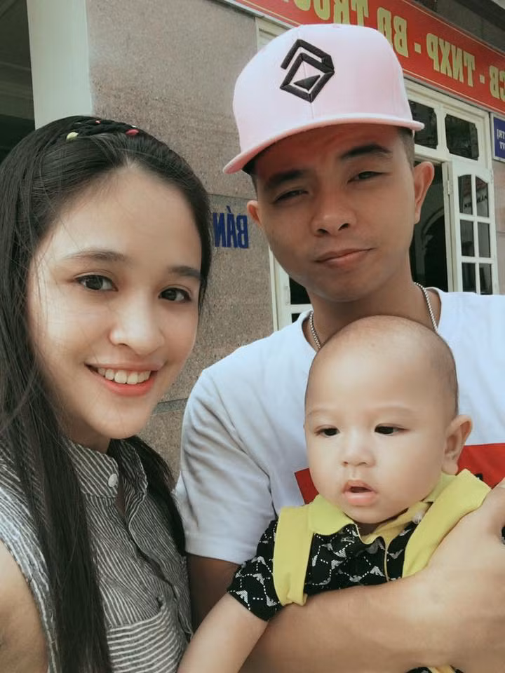 Đào Hồng Anh Đào Hồng Anh - có Nick name là Thỏ Yanny sinh năm 1994, là sinh viên trường Đại học văn hóa Hà Nội. Không chỉ sở hữu khuôn mặt xinh đẹp, vóc dáng chuẩn Đào Hồng Anh ghi dấu ấn khi tham gia các cuộc thi đình đám tuổi teen như Miss Teen 2012 (giải miss teen tài năng âm nhạc), HotVteen được yêu thích nhất. Góp mặt trong nhiều bộ phim nổi tiếng như: Bộ tứ 10A8, Phía cuối cầu vồng, Cô hàng xóm rắc rối... Hồng Anh càng được giới trẻ biết đến nhiều hơn.