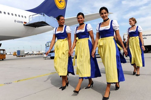 8. Lufthansa là một trong những hãng hàng không nổi tiếng nhất châu Âu. Hãng hàng không của Đức này nổi tiếng với đội ngũ tiếp viên hàng không thân thiện và thái độ phục vụ tốt.