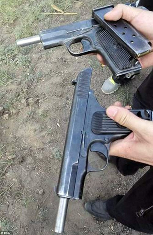 Ông Zan ngồi sau chiếc BMW này. Khi chiếc xe đang đi đến ngôi làng Maozao thì lực lượng chức năng chặn lại và bao vây. Kết quả là cả hai nghi phạm bị bắn chết sau màn đấu súng kinh hoàng như trong phim. Ông Zan may mắn không bị thương. Hiện vụ việc vẫn đang được điều tra.