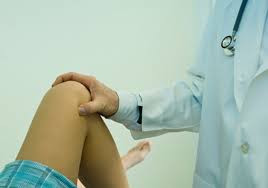 Hoàn bị băng huyết, vết khâu nhiễm trùng nặng, cô phải tiểu phẫu lần hai (Ảnh minh họa).